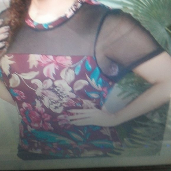 Floral Print Contrast Mesh tee - Picture 3 of 5